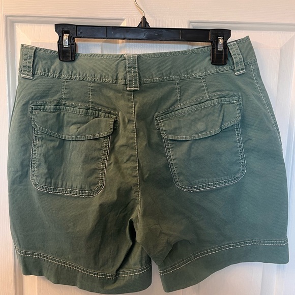 Edddie Bauer Women’s Shorts - Picture 2 of 3